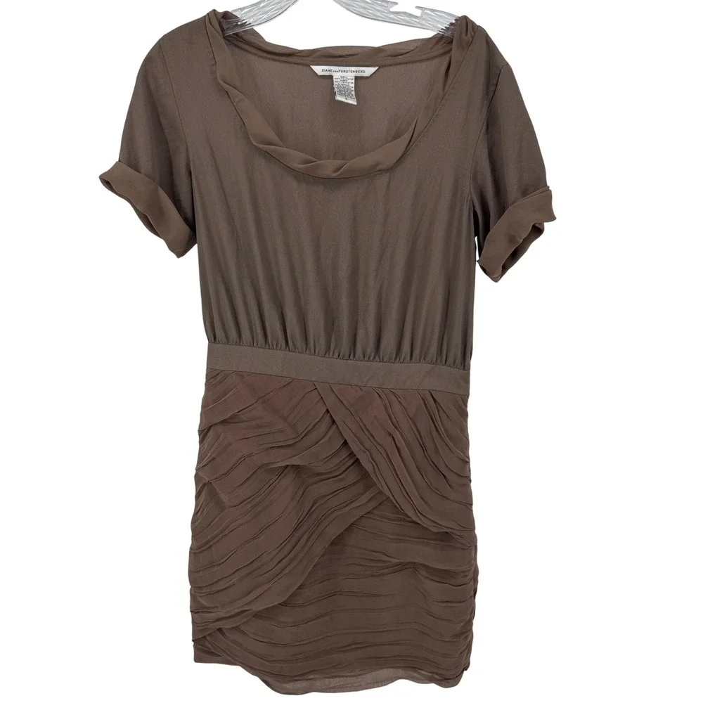 Diane von Furstenberg Dress Size 6 DVF Brown Short Sleeve Pleated Mini Dress